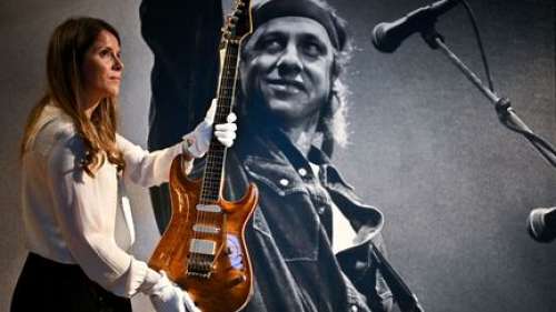 Des guitares de Mark Knopfler, leader de Dire Straits, vendues à prix d'or aux enchères