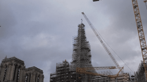 Notre-Dame de Paris : la cathédrale a retrouvé sa croix