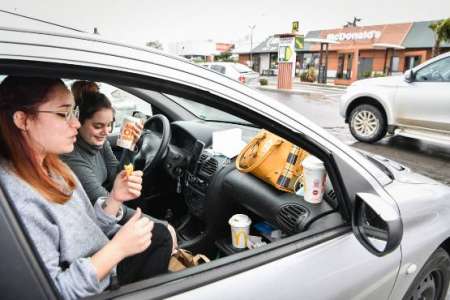 Pause déjeuner		            Covid-19 : rencontre avec ceux qui n'ont pas d'autres choix que de déjeuner dans leur voiture