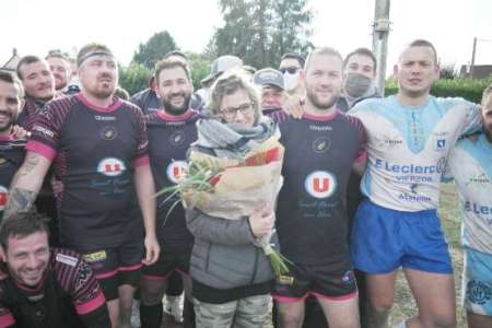 Insolite	            Un joueur de rugby d'Arçay fait sa demande en mariage lors du derby contre Vierzon, ce dimanche