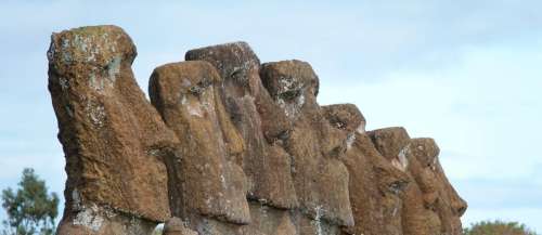 Île de Pâques : un pick-up détruit une statue moaï
