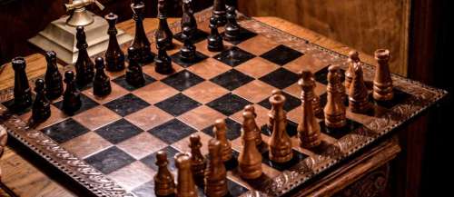Damon – Dégenrer le jeu d’échecs, quelle bonne idée !