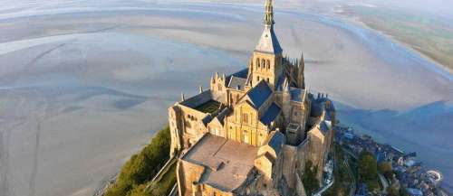 Les choix culture du « Point » : pousser la porte d’un opéra ou celle du Mont-Saint-Michel ?