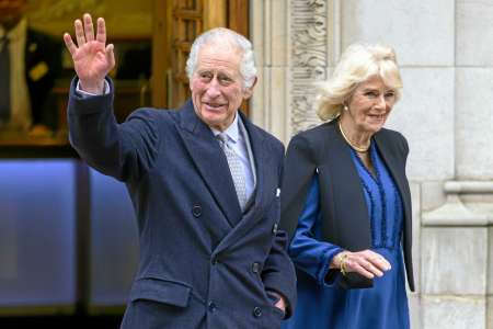 La reine Camilla aux petits soins pour Charles III pendant son hospitalisation