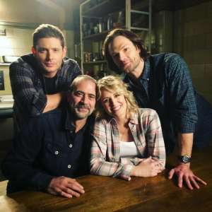 The Winchesters : Jensen Ackles tease le retour d’un personnage phare dans le prequel de Supernatural