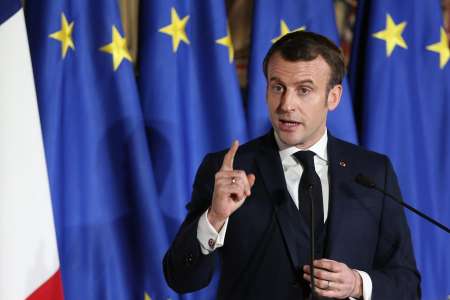Emmanuel Macron : ce petit mot qui n’est pas passé inaperçu face aux journalistes