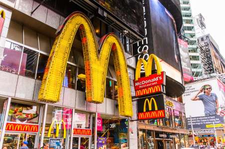 New York : une bagarre à coups de hache dans McDonald’s fait le tour du monde