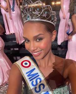 Indira Ampiot (Miss France 2023) : elle dévoile des clichés de sa mère, la ressemblance est frappante