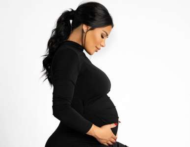 Milla Jasmine enceinte : elle dévoile son baby bump impressionnant