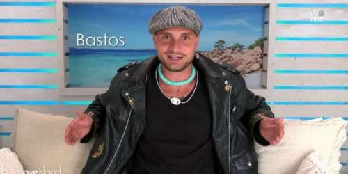 Love Island : Bastos viré de l’émission à cause d’un « geste déplacé », il prend la parole