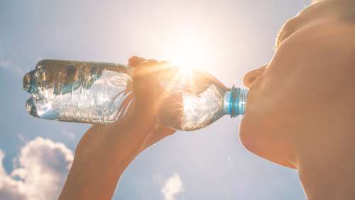 Canicule : à quelle fréquence boire de l’eau ?
