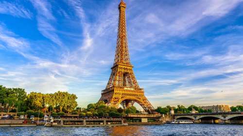 Deux touristes alcoolisés ont passé la nuit à dormir… dans la Tour Eiffel !