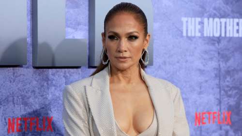 Jennifer Lopez déchaînée : à 54 ans, elle se déhanche sur la table