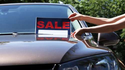 Une amende très salée pour les Français qui affichent un panneau « A vendre » sur leur voiture