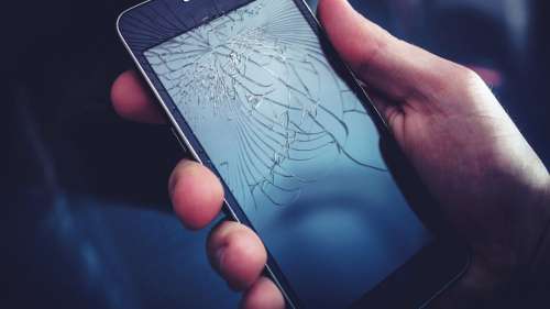 L’écran de votre smartphone est cassé ? Une aide de l’Etat arrive pour tous les Français