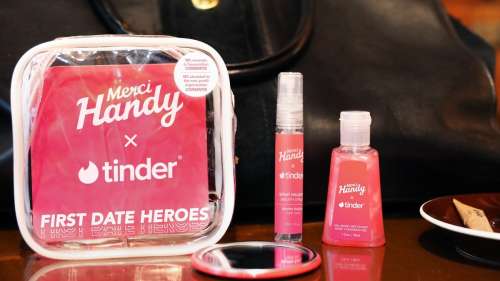 Tinder x Merci Handy : un kit de survie pour les premiers rendez-vous amoureux