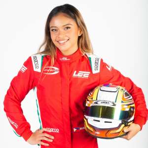 Bianca Bustamante entre dans l’histoire en tant que coureuse de la F1 Academy – et elle n’a que 18 ans