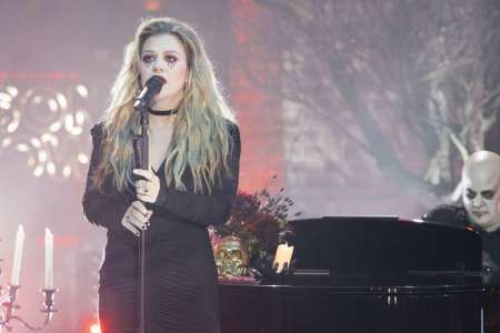 Kelly Clarkson chante la reprise fantomatique de “Vampire” d’Olivia Rodrigo