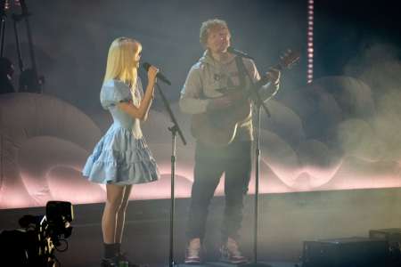 Regardez Ed Sheeran et Maisie Peters jouer “Lego House” à Wembley