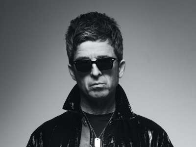Noel Gallagher annonce le nouvel album Council Skies et partage le single “Easy Now”