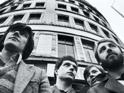 Peter Hook qualifie le Rock & Roll Hall of Fame de “branche d’olivier” dans la rangée New Order