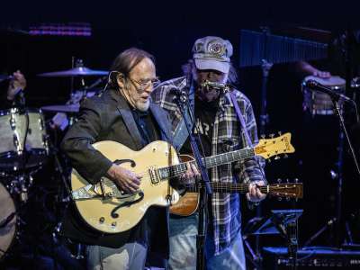 Regardez Neil Young et Stephen Stills interpréter les classiques de Buffalo Springfield