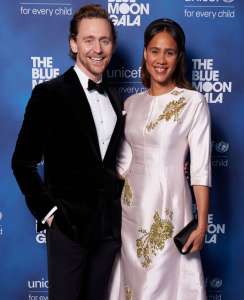 Tom Hiddleston et Zawe Ashton accueillent secrètement leur premier enfant