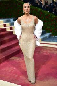Kim Kardashian compare la perte de poids du gala du Met à la méthode par intérim