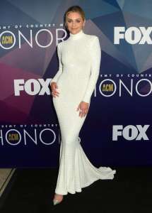 Kelsea Ballerini porte la robe Grammys de Shania Twain aux honneurs de l’ACM
