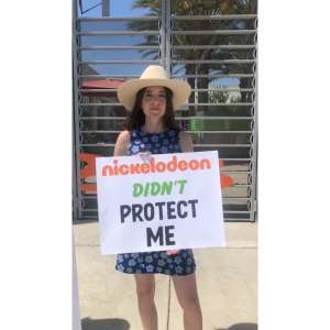 Alexa Nikolas de Zoey 101 proteste contre l’environnement Nickelodeon “dangereux”
