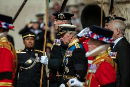 Le roi Charles s’incline devant la reine 1 pour la dernière fois lors de la cérémonie d’engagement