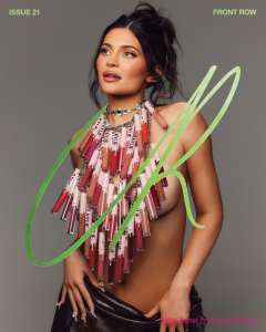 Kylie Jenner couvre ‘CR Fashion Book’ dans Lip Kit Top: Photo