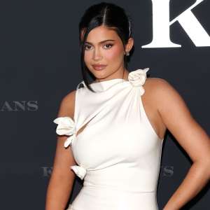 Kylie Jenner commence à allaiter du lait maternel tout en claquant des trolls
