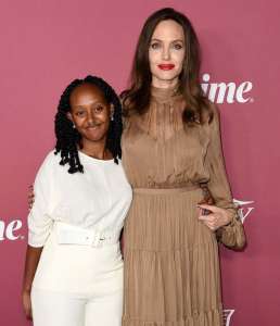 Angelina Jolie rend visite à sa fille Zahara à l’université pour ses retrouvailles