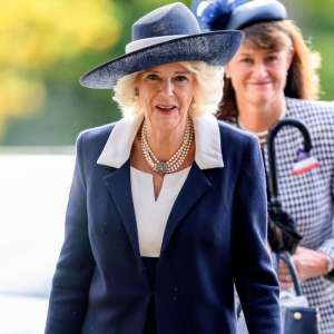 La reine consort Camilla rend hommage à Harry et Meghan à Clarence House