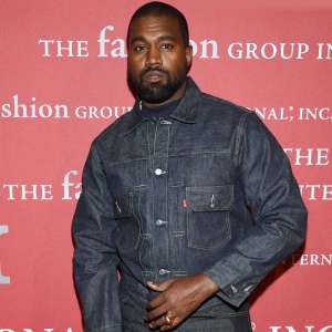 Kanye West porte une chemise “White Lives Matter” au Yeezy PFW Show