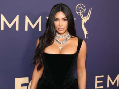 Le podcast de Kim Kardashian nie que les victimes n’aient pas été contactées