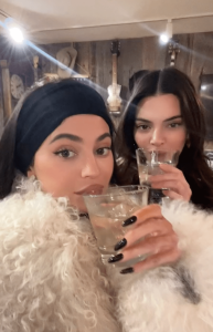 Kylie et Kendall Jenner vont au bar à tequila ‘RHOBH’: détails
