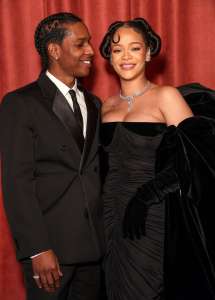 Rihanna étourdit dans une robe Schiaparelli personnalisée