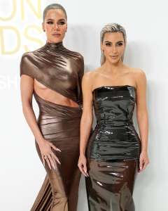 Khloé et Kim Kardashian assistent aux funérailles de la mère de Tristan