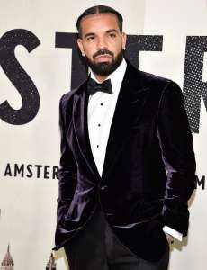 Drake critique un fan pour avoir lancé un stylo vape sur scène lors d’un concert