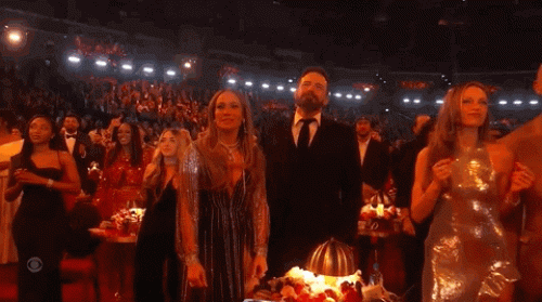 Jennifer Lopez et Ben Affleck deviennent viraux dans la foule