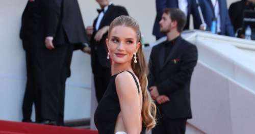 Rosie Huntington-Whiteley porte une audacieuse robe fendue à Cannes