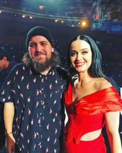 Oliver Steele d’American Idol dément les rumeurs d’intimidation de Katy Perry