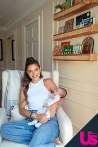 Maria Menounos nous emmène dans sa chambre d’enfant pour bébé Athéna : regardez