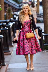 Sarah Jessica Parker – Canalisez son look ‘AJLT’ dans cette robe