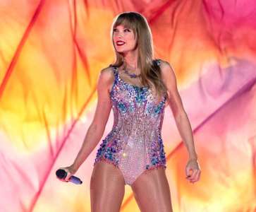 Taylor Swift Hints About Moving on From Relationships at ‘Eras Tour’