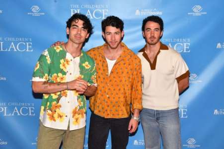 Jimmy Fallon Sings ‘Mr. Brightside’ at the Jonas Brothers Concert