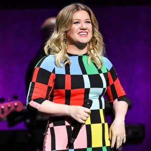 Kelly Clarkson’s Kids River and Remy Join Her Onstage in Las Vegas