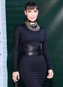Kim Kardashian fait ses débuts avec Blunt Bangs au gala de Los Angeles : photo